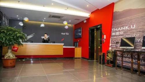 Thank Inn Chain Hotel Guangdong Shanwei Haifeng County Erhuan Dongnanqiao Thank Inn Chain Hotel Guangdong Shanwei Haifeng Co is conveniently located in the popular Haifeng area. Featuring a satisfying list of amenities, guests will find their stay at the property a comforta