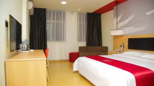 Thank Inn Chain Hotel Guangdong Shanwei Haifeng County Erhuan Dongnanqiao Thank Inn Chain Hotel Guangdong Shanwei Haifeng Co is conveniently located in the popular Haifeng area. Featuring a satisfying list of amenities, guests will find their stay at the property a comforta