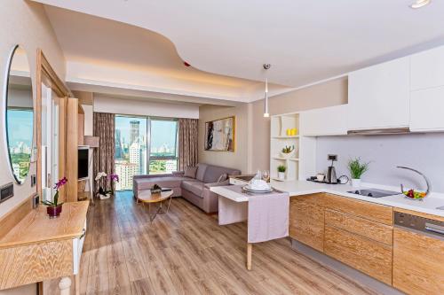 Kitchen, Bof Hotels Ceo Suite Atasehir in Umraniye