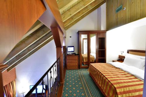 Lux Garden Hotel - image 10