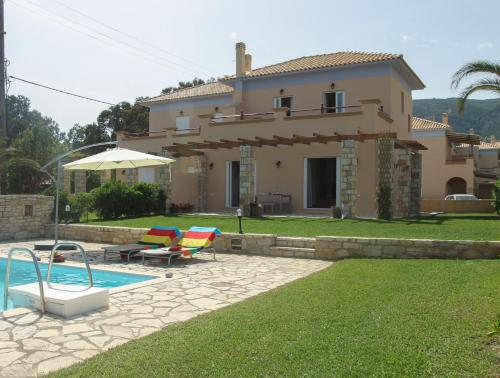  Beach Front Villa with Private Pool in Káto Platanítis