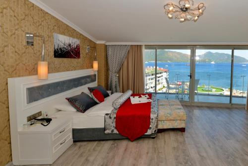 Green Nature Diamond The 5-star Green Nature Diamond offers comfort and convenience whether youre on business or holiday in Marmaris. The hotel offers a wide range of amenities and perks to ensure you have a great time.