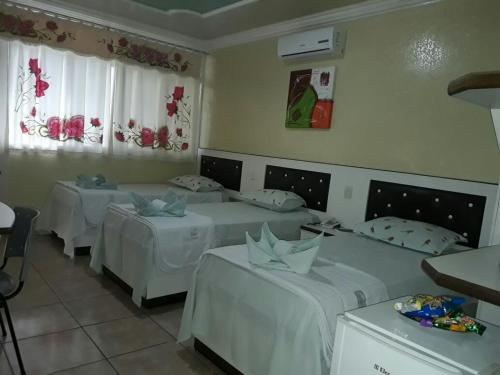 3 twin beds