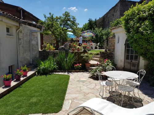 TOURNUS Belle maison vue sur Saône