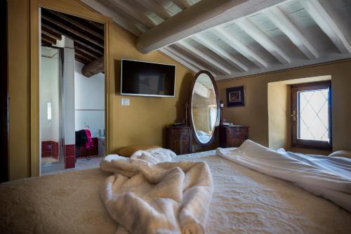 Three-Bedroom Apartment (medieval castle)