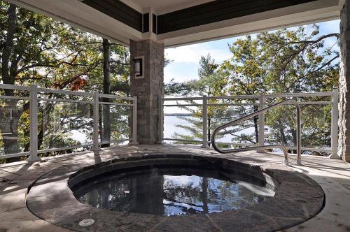 Pezsgőfürdő, Touchstone Resort in Bracebridge (ON)