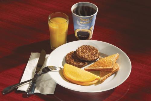 Holiday Inn Express Hotel & Suites Vancouver Mall-Portland Area an IHG Hotel - image 8