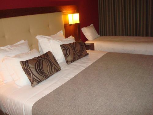 3 twin beds