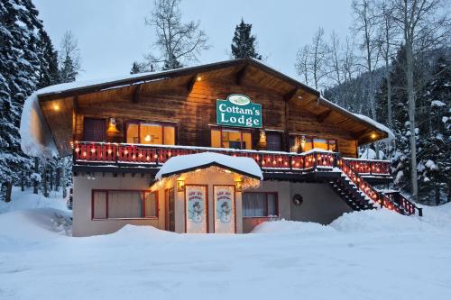Cottams Lodge by Alpine Village Suites in Taos Ski Valley, USA
