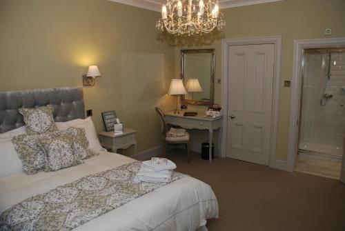 Springdale Guest House - Tap to explore photos