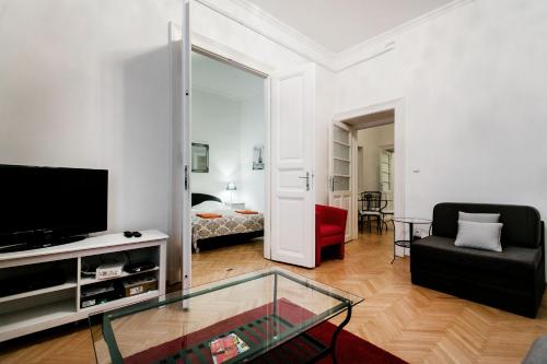 ND 18 Apartments - main image