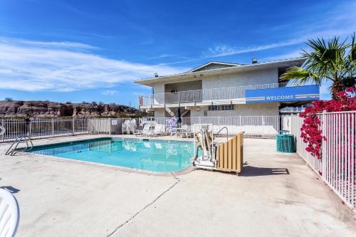 Úszómedence, Motel 6 Needles, CA in Needles (Kalifornia)