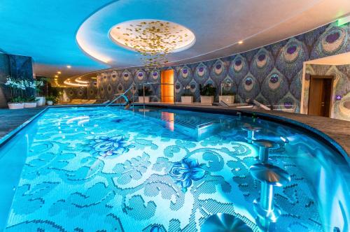 สปา, King's Resort - casino and hotels - adults only in รอซวาดอฟ