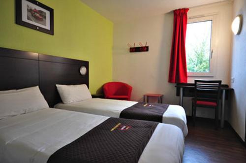 2 Single Beds