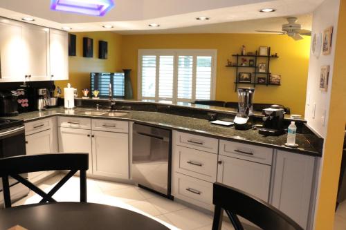 ห้องครัว, Paradise in the Sun in ทาร์ปอน สปริงส์ (เอฟแอล)