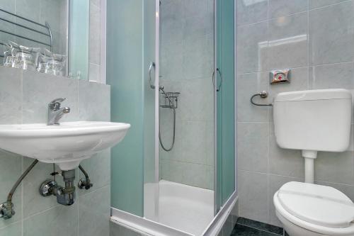  Triple Room Uvala Pokrivenik 2069b in Gdinj
