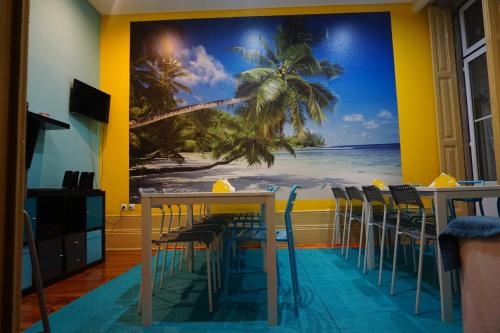 CoolHostel 2