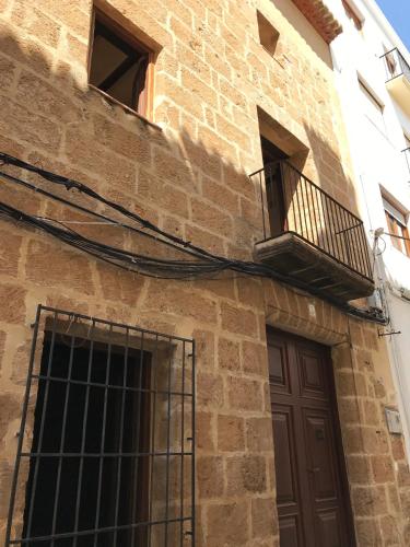Charming Studio Apartment with A/C in Medieval Village - image 11