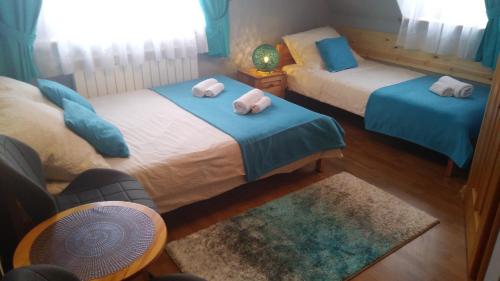 1 double bed, 1 twin bed