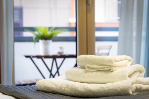 Deluxe Double or Twin Room with Balcony image 1