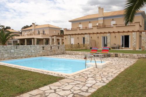  Beach Front Villa with Private Pool II in Káto Platanítis