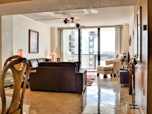 440 West Condo 1402N - image 7