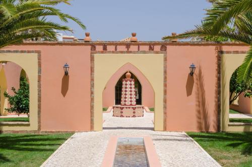 Jardim da Meia Praia Resort - image 2