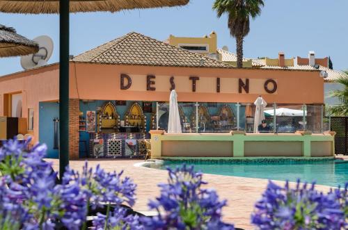 Jardim da Meia Praia Resort - image 11