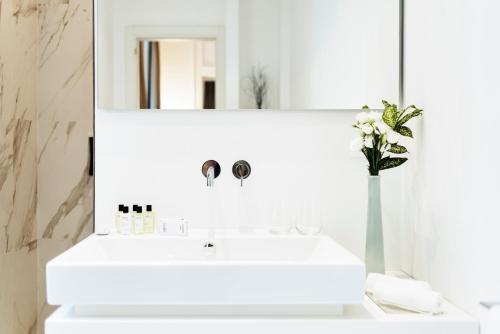 The Shire Hotel - image 6