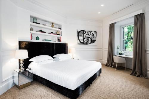 The Shire Hotel - image 9