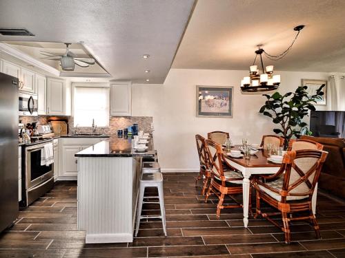 Surfside Condos 204 - image 5