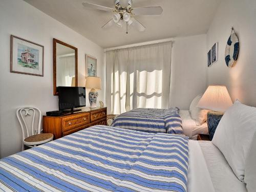 Surfside Condos 204 - image 8