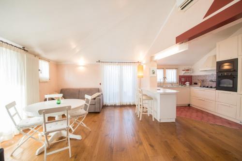 Savoia & Jolanda Apartments 2 - image 12