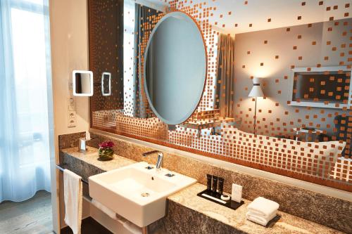 room detail thumbnail 2