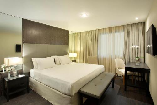 Windsor California Hotel Windsor California Hotel is a popular choice amongst travelers in Rio De Janeiro, whether exploring or just passing through. Both business travelers and tourists can enjoy the propertys facilities an