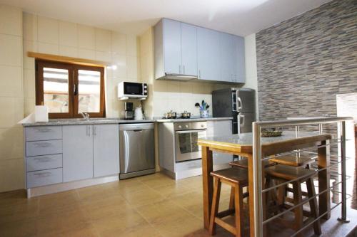 Kitchen, Casa Joao Vilar by Geres Casas in Guimaraes City Center