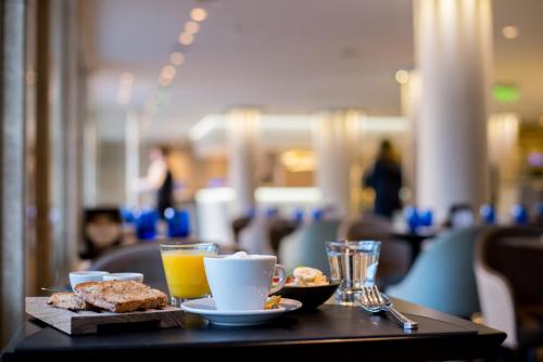 124423951 Windsor Hotel