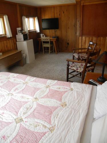 Trail Shop Inn - image 8