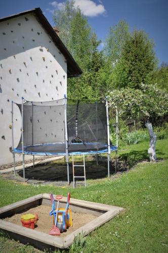 兒童遊樂場, u bażanta (u bazanta) in 烏厄爾斯米納拉尼