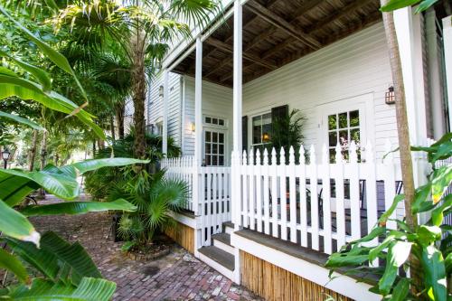 Old Town Manor - image 8