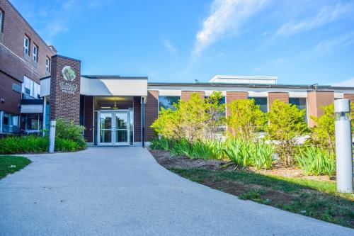 Bejárat, United College in Waterloo (Ontario)