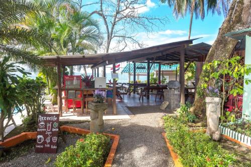 Restaurant, Cabinas Arrecife in Cahuita