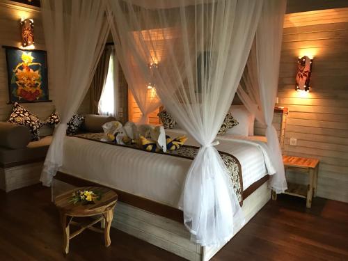 The Jingga Villas - Tap to explore photos