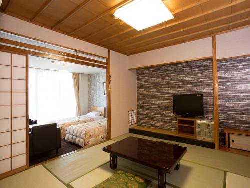 Hotel Oonoya Hotel Oonoya is perfectly located for both business and leisure guests in Atami. The property offers a wide range of amenities and perks to ensure you have a great time. Service-minded staff will welc