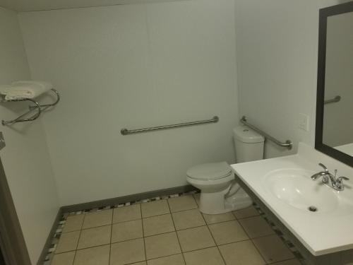 Blue Ridge Rustic Inn - image 3