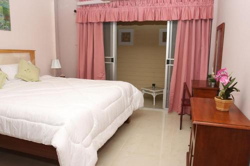 KC PLACE HOTEL PRATUNAM
