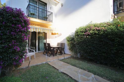 Calahonda 2 Bedroom House with Air Con gîte à louer Club de Golf La Siesta