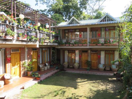 

Live Away Home 1 - Kalimpong