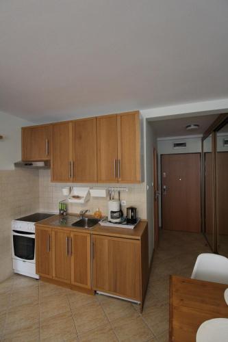 Słoneczny apartament przy promenadzie - image 7