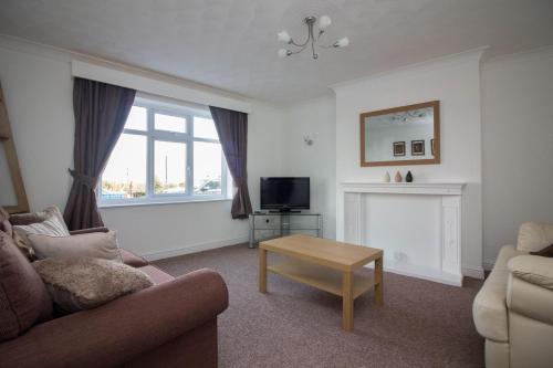 Lovely Sea Front House in Cleethorpes on Beachfront sleeps up-to 6